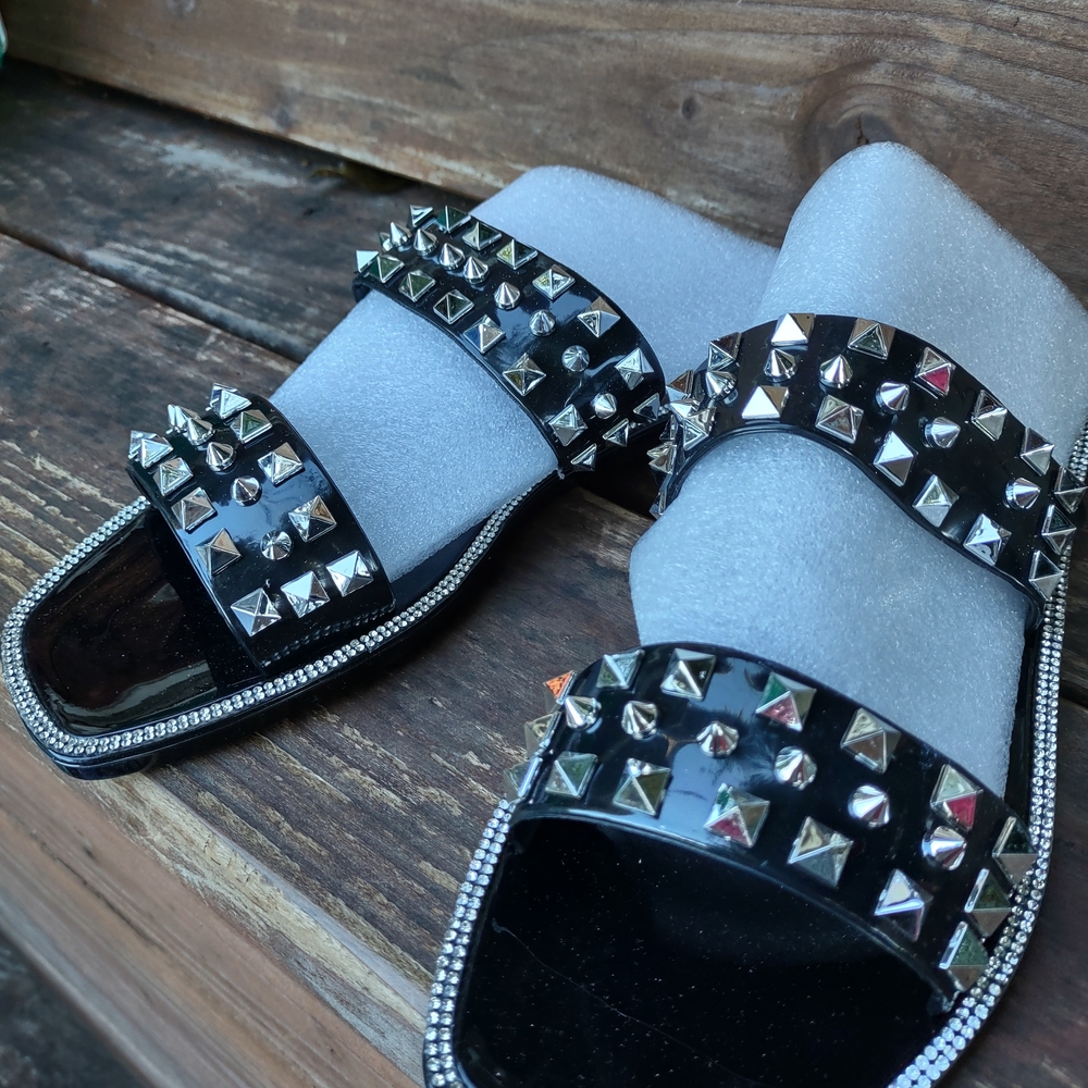 Lauren Lorraine Black and Silver Studley Black Gel Sandals Women's Size 7.5